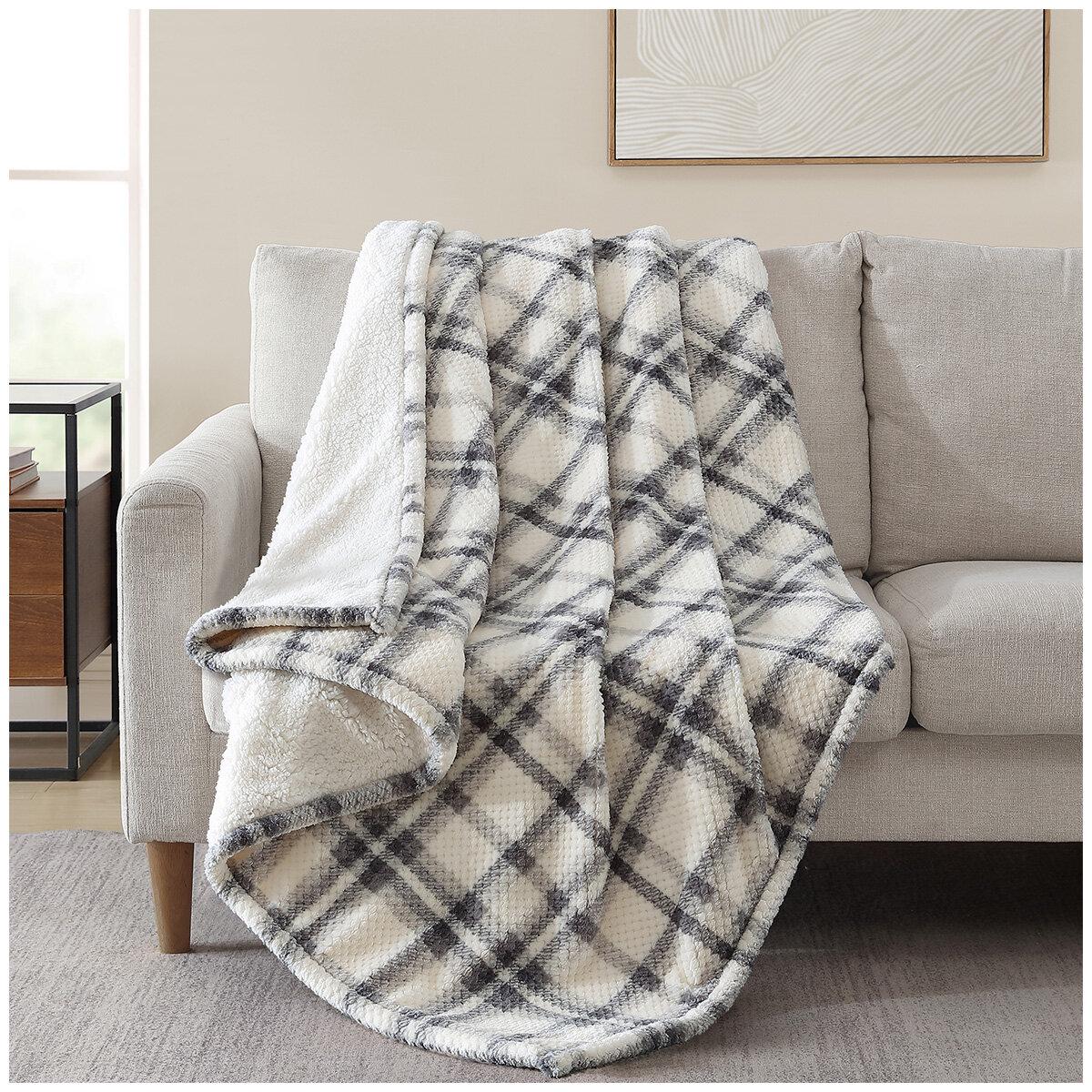 Sutton Place Thermatec Self Warming Throw Blanket 152 x 177 cm Light Grey