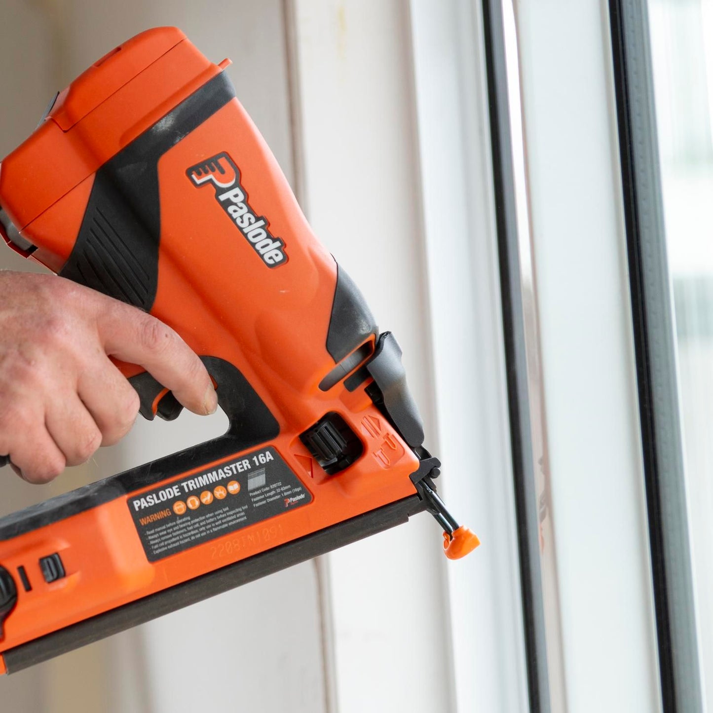 Paslode 16ga Trimmaster Angled Bradder Kit