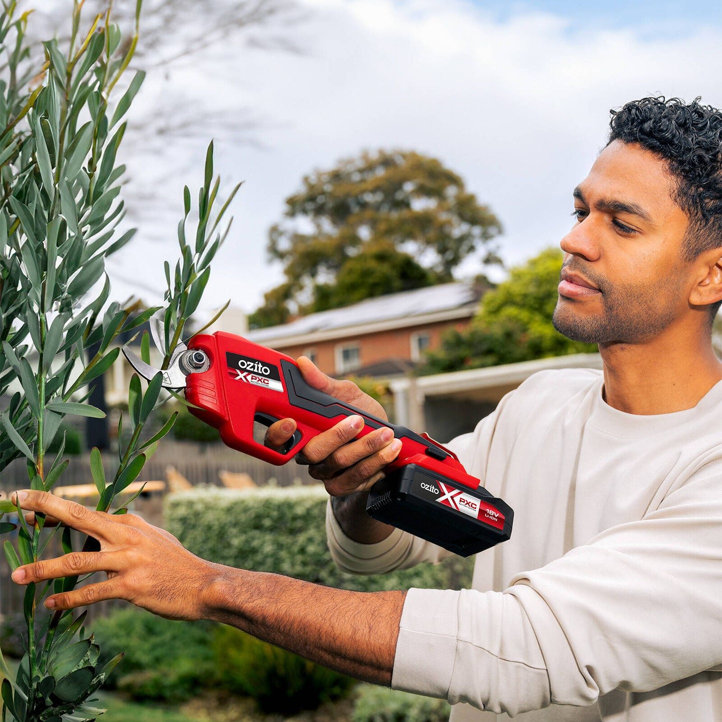 Ozito PXC 18V Cordless Pruning Secateurs - 2.5Ah Kit - 25mm