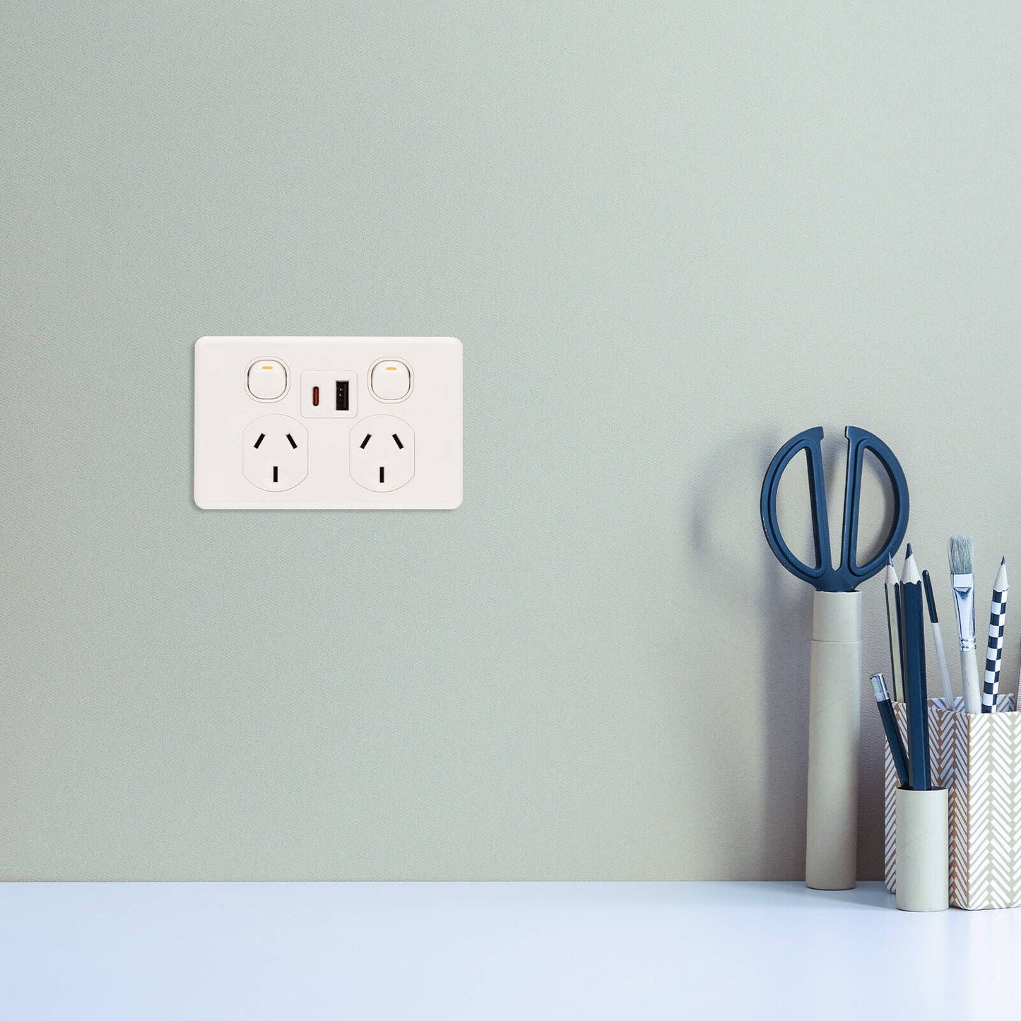 Deta x6 Double Power Point with USB A+C - White