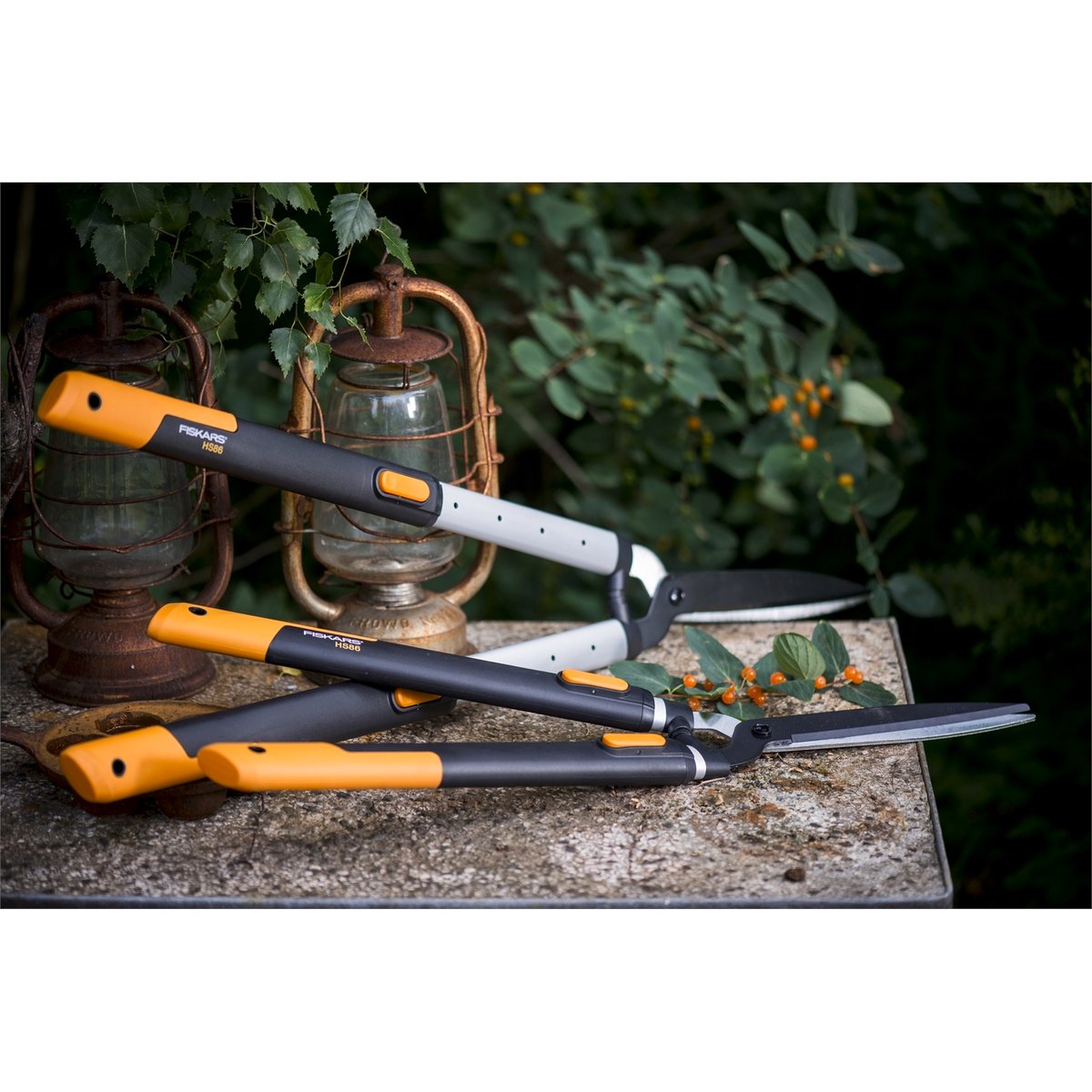 Fiskars Smartfit Telescopic Hedge Shear 675-925mm Steel Efficient Cutting