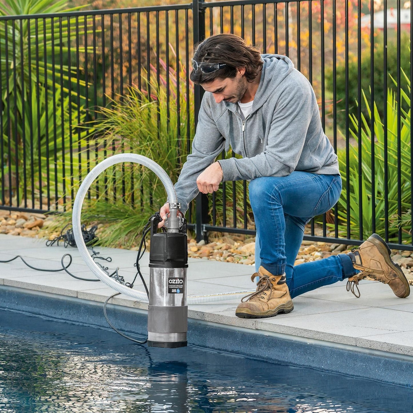 Ozito Constant Pressure Submersible Pump - 1100W
