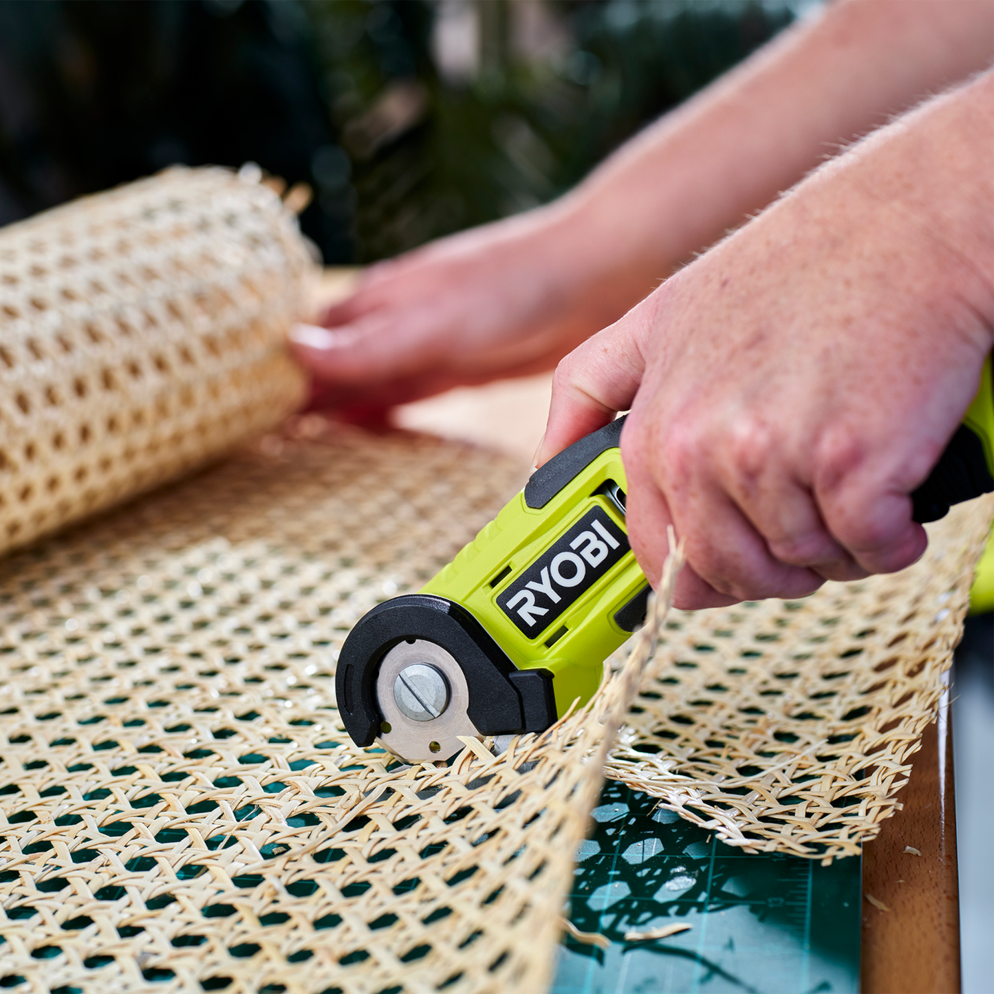 Ryobi USB Lithium Power Cutter - RCT4K - 2Ah Kit - 202 x 60 x 100mm