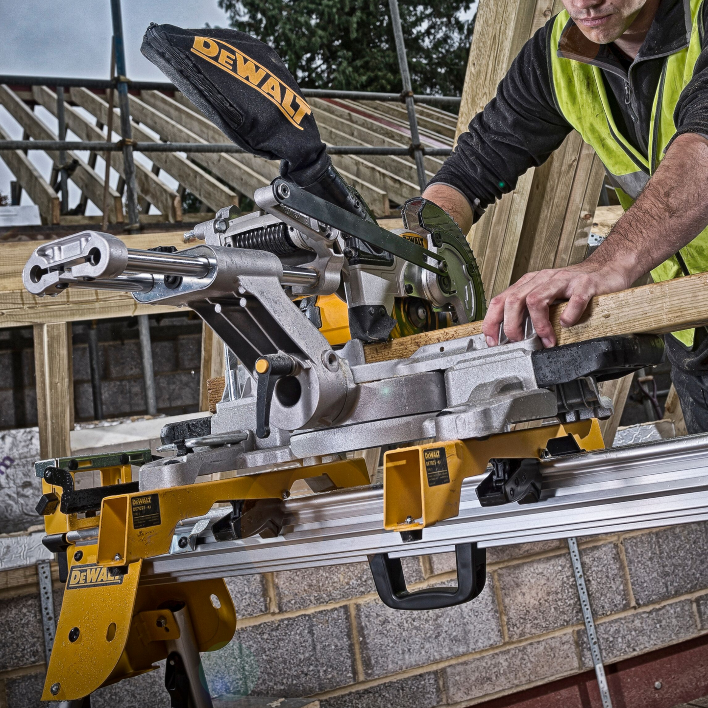 DEWALT Sliding Mitre Saw - 18V - 184mm - DCS365N-XE