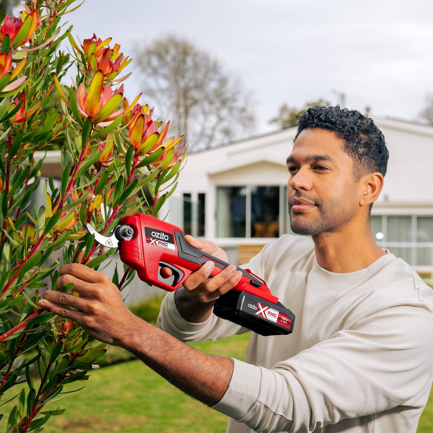 Ozito PXC 18V Cordless Pruning Secateurs - 2.5Ah Kit - 25mm