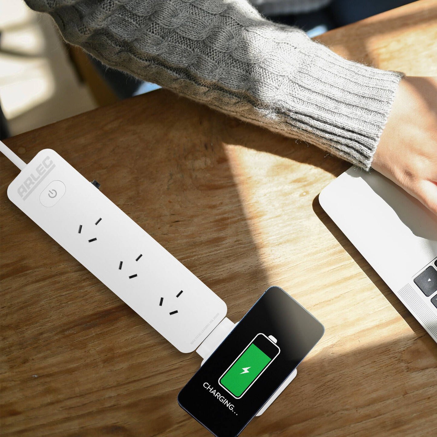 Arlec Powerboard - 4 Outlet - Detachable 10W Wireless Charger