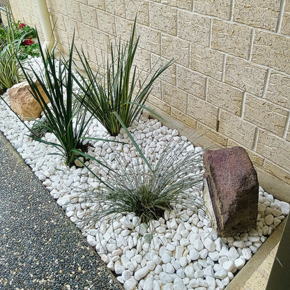 Jack Bright White Decorative Pebble 35-50mm Garden Edging Mulch