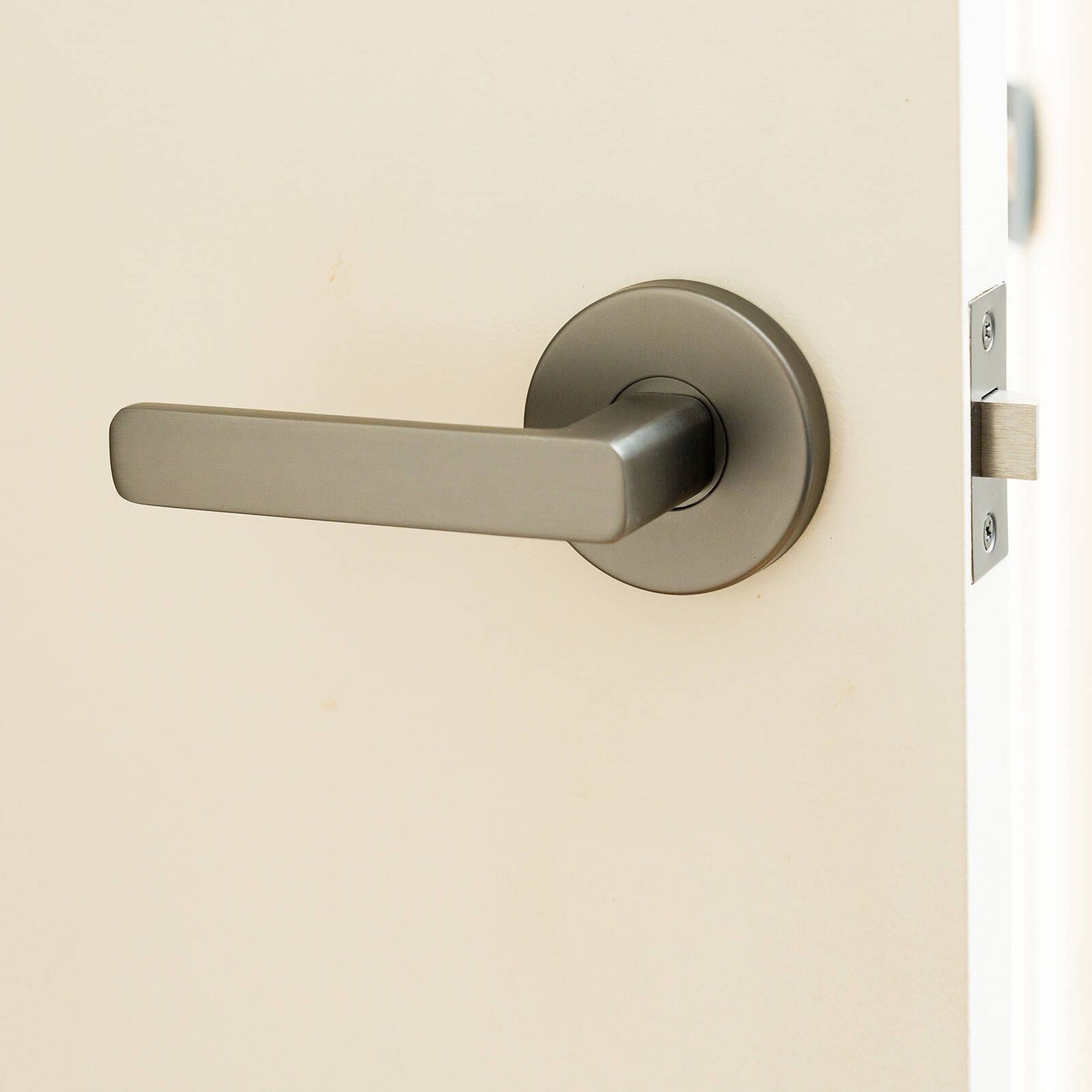 Ikonic Gunmetal San Fran Passage Lever Set