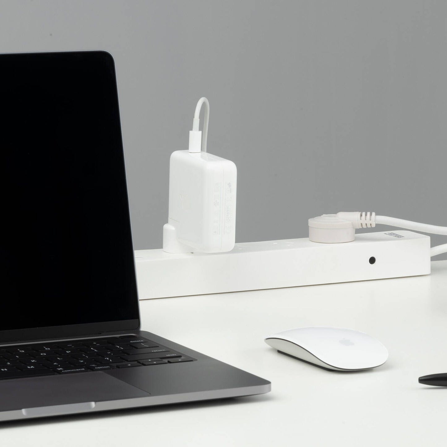 Arlec Powerboard with USB Chargers - 4 Outlet - 290mm - White