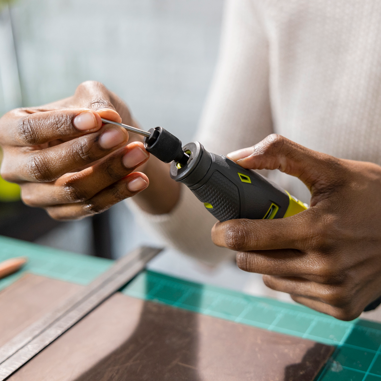 Ryobi USB Lithium Rotary Tool - RRT4K - 2Ah Kit - 210 x 40 x 30mm