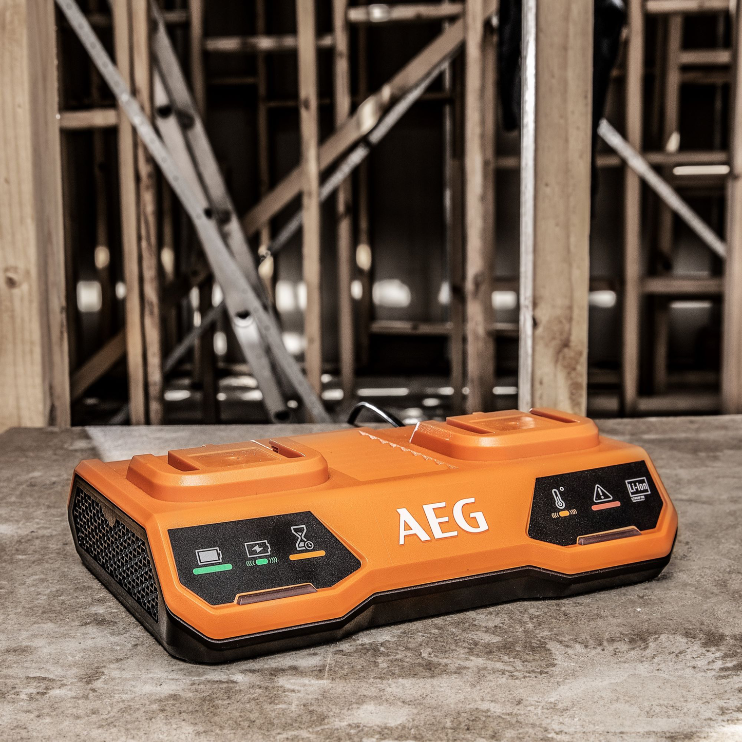 AEG Dual Port Charger & Battery Twin Pack - 18V - 5.0Ah - 2 Batteries